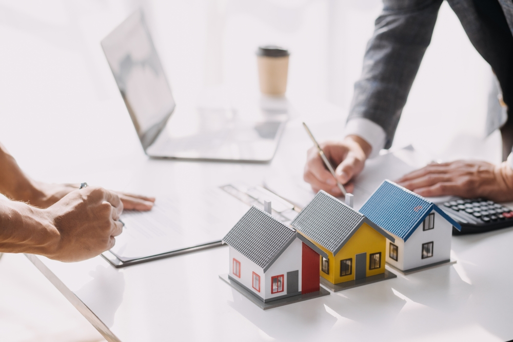 Cân đối tài chính và tính toán khả năng thanh khoản giúp đầu tư bất động sản an toàn.